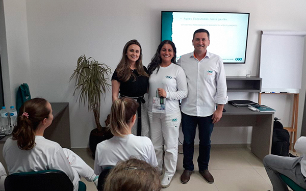 Daiana Palhano (centro), vencedora do Concurso de Frase da SIPAT